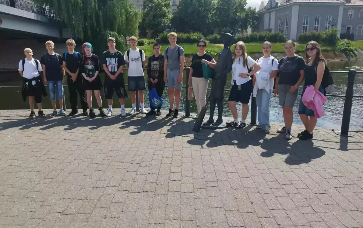 Zdjęcie grupowe uczniów 