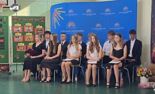 Zdjęcie grupowe uczniów 