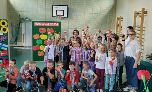 Zdjęcie do DZIEŃ JABŁKA W NASZEJ SZKOLE